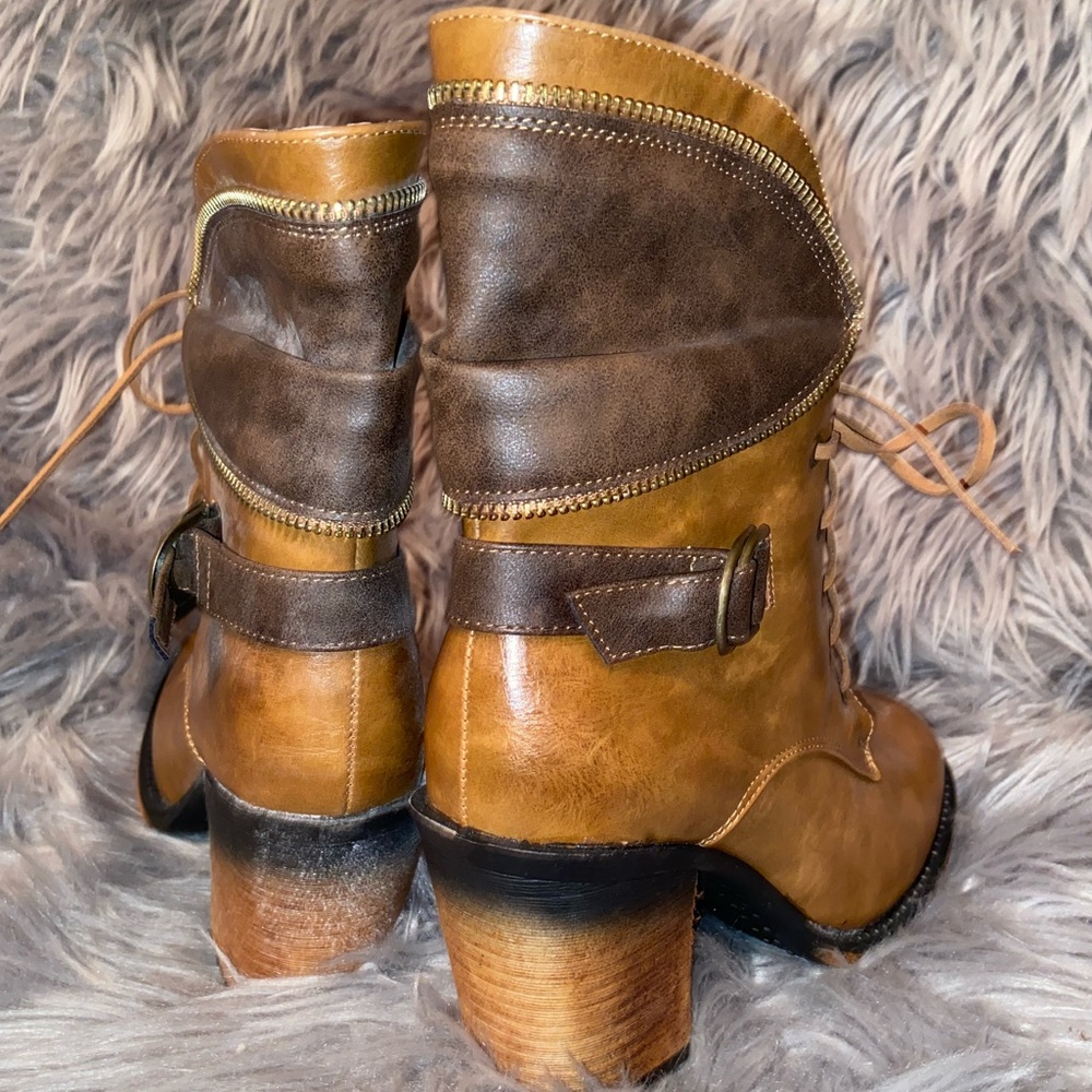 NWOB HIGH HEELED ZIP UP BOOTS